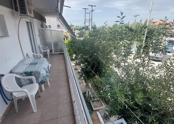 Makis Apartments Flogita